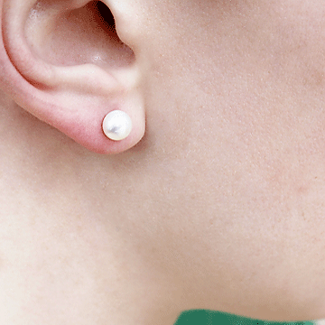 #E4  10mm Black freshwater pearl earrings