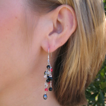 #E162 Three chain dangle earrings with mixed onyx and pearls