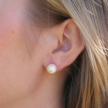 #E18510mm Champagne shell pearl earrings