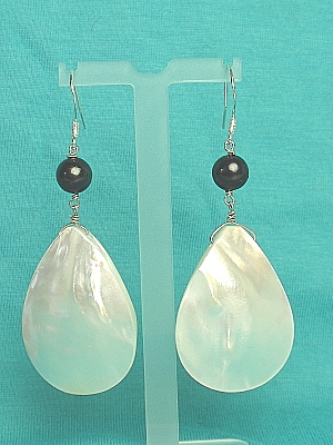#E371B Teardrop Mother of Pearl and Onyx