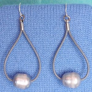 #E413GS Teardrop Grey Leather Baroque Pearl Earring
