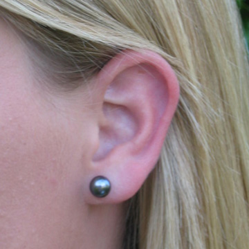 #E60 8mm Black pearl stud earrings