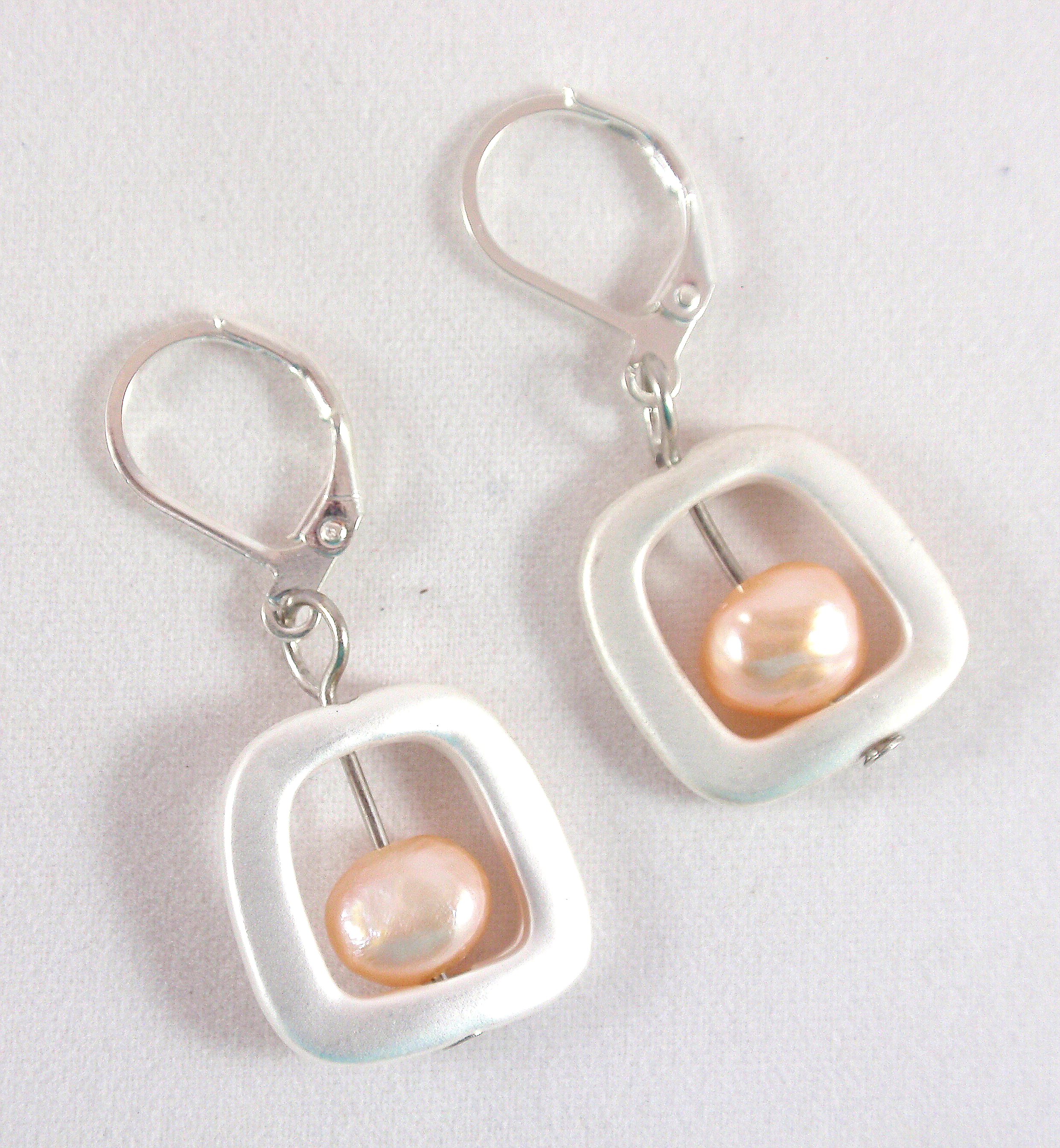 E447sp Geometric Peach Freshwater Pearl Earrings The Island E447sp Geometric Peach Freshwater Pearl Earrings