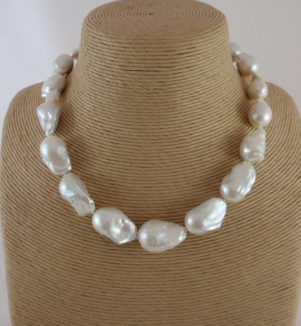 #LE456 Large baroque freshwater pearls